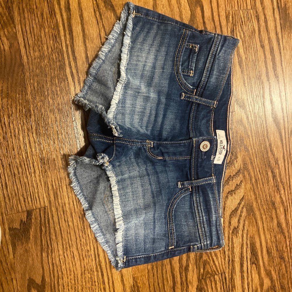 Size 25/1 hollister cut off shorts